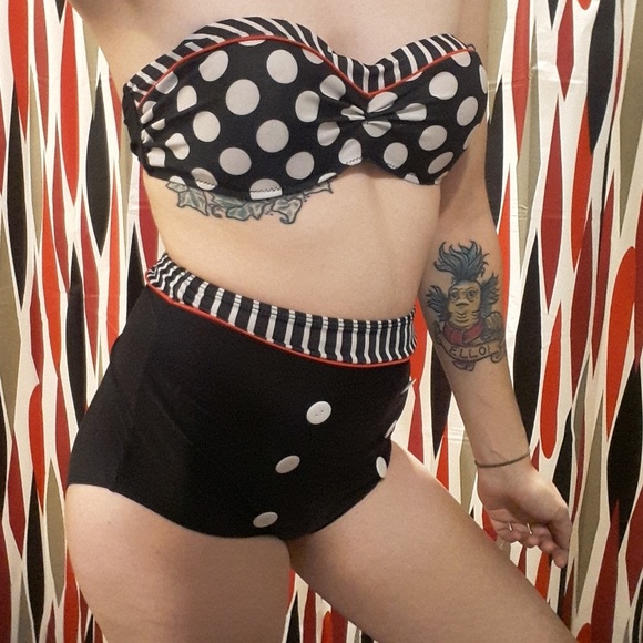 Retro Highwaisted Bikini - Picture 1 of 4